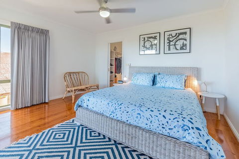 Beach Views On Beilby Free Wifi & Foxtel PET Friendly - Accommodation Sydney 6