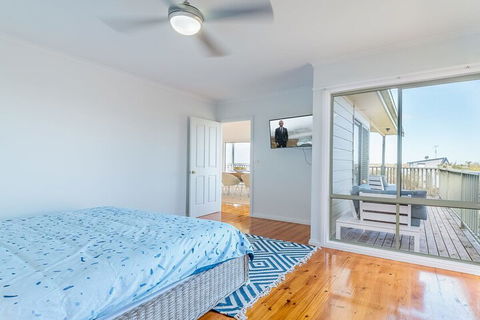 Beach Views On Beilby Free Wifi & Foxtel PET Friendly - Accommodation Sydney 3