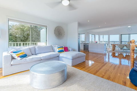 Beach Views On Beilby Free Wifi & Foxtel PET Friendly - Accommodation Sydney 1