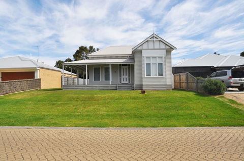 Paperbark Homestead PET Friendly - Accommodation Sydney 0
