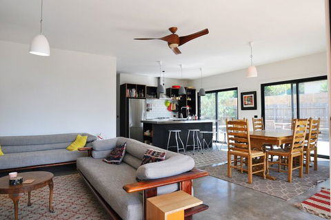 Armstrongs Close TO Beach - Accommodation Sydney 3