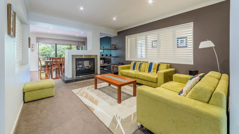 Oceans 11 Surfside Wifi & Foxtel PET Friendly - Accommodation Sydney 4