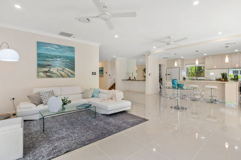 Luxury Living On The Beachfront - Accommodation Sydney 3