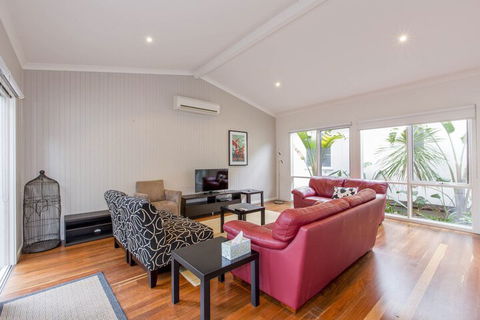 Breezes PET Friendly - Accommodation Sydney 5