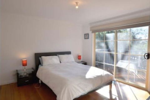 Surfs UP Surf Side - Accommodation Sydney 0