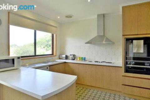 Family Retreat On Anderson - Accommodation Sydney 3