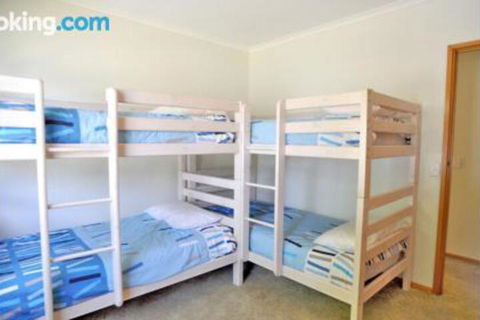 Family Retreat On Anderson - Accommodation Sydney 6