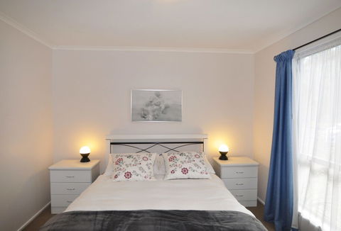 Kyeema Free Wifi & Netflix PET Friendly - Accommodation Sydney 3