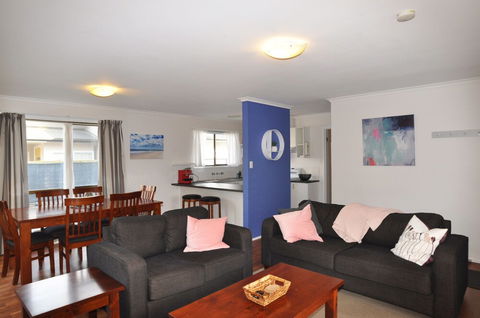Kyeema Free Wifi & Netflix PET Friendly - Accommodation Sydney 6