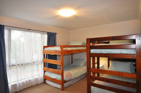 Kyeema Free Wifi & Netflix PET Friendly - Accommodation Sydney 4