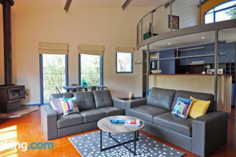 Surf Sounds Free Wifi PET Friendly Surf Side! - Accommodation Sydney 5