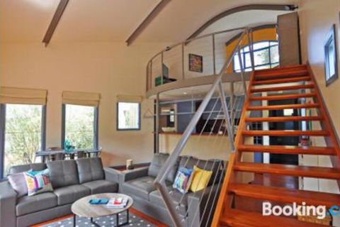 Surf Sounds Free Wifi PET Friendly Surf Side! - Accommodation Sydney 3