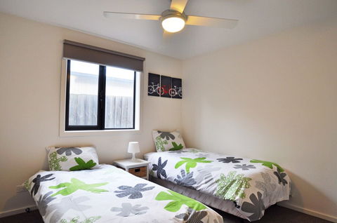 Luxe Townhouse 2 Inlet Side - Accommodation Sydney 6