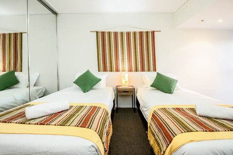 CBD African Charm, Story Bridge & River Views - Sydney 4u 5