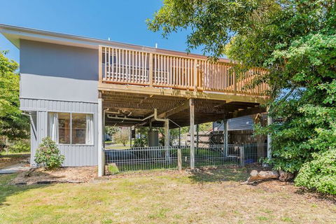 Inverloch Beach HUT Close TO Beach & Shops! - Accommodation Sydney 1