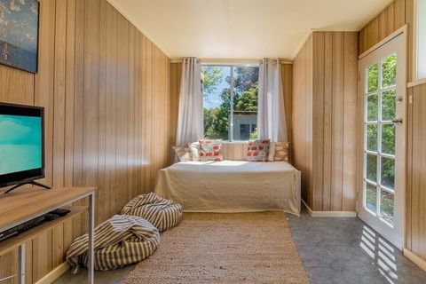 Inverloch Beach HUT Close TO Beach & Shops! - Accommodation Sydney 3