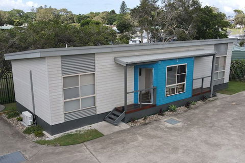 The Bowlo Holiday Cabins - Sydney 4u 6