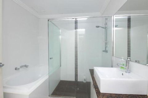 Regatta 14 / 142 Little Street - Accommodation Sydney 2