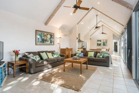12 Childe Street Byron Bay Absolute Belongil Summerhouse - Accommodation Sydney 6