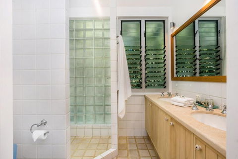 12 Childe Street Byron Bay Absolute Belongil Summerhouse - Accommodation Sydney 1