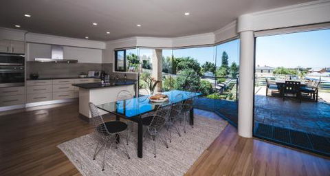 Russell House - Sydney 4u 2