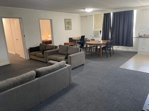 Parkside Inn Motel - Accommodation Sydney 2