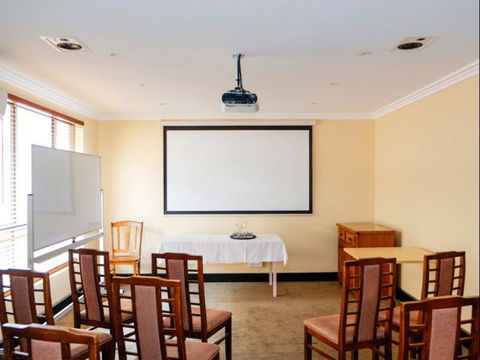 Reef Motor Inn - Accommodation Sydney 2