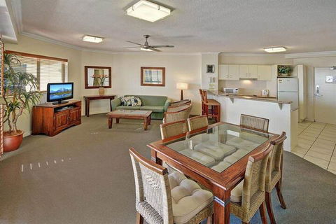 Raffles Mooloolaba - Sydney 4u 5