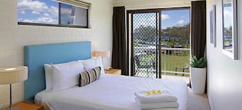 Main Beach Apartments - Accommodation Sydney 4