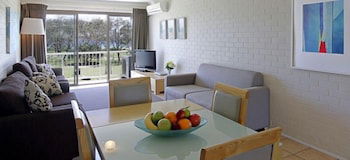Main Beach Apartments - Accommodation Sydney 5
