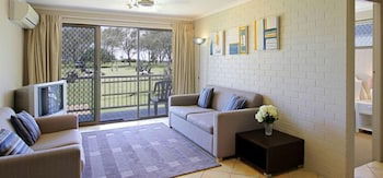 Main Beach Apartments - Accommodation Sydney 1