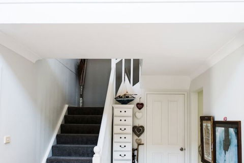 Anne's Waterfront Haven B&B - Accommodation Sydney 5