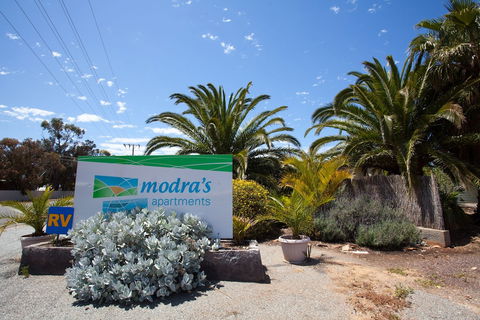 Modra's Apartments - Sydney 4u 1