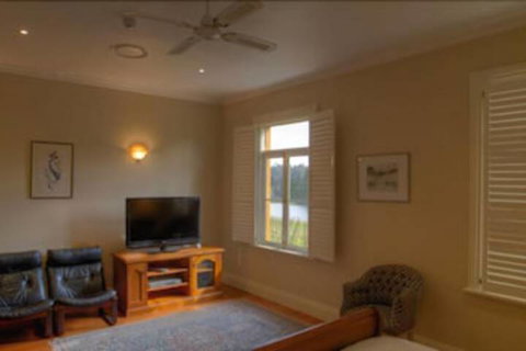 Tizzana Winery Bed & Breakfast - Accommodation Sydney 5
