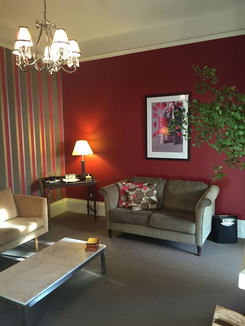 Clydesdale Manor - Accommodation Sydney 3