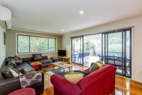 SURFSIDE GETAWAY In PICTURESQUE INVERLOCH - Accommodation Sydney 2