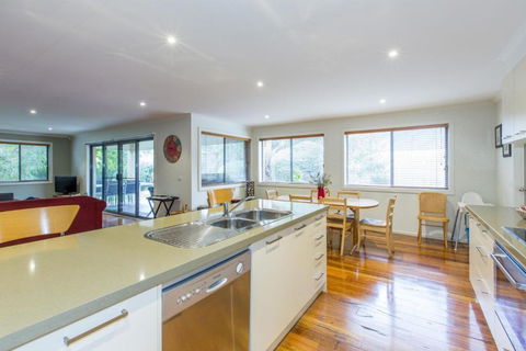 SURFSIDE GETAWAY In PICTURESQUE INVERLOCH - Accommodation Sydney 1