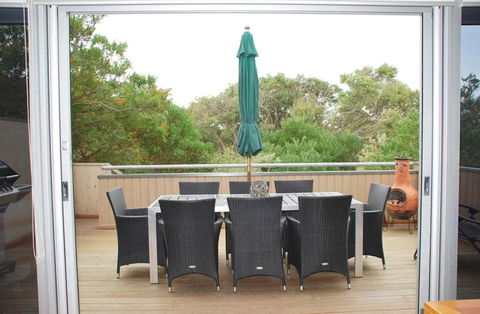 STYLISH HOLIDAY HOME OPPOSITE SURF - Accommodation Sydney 1