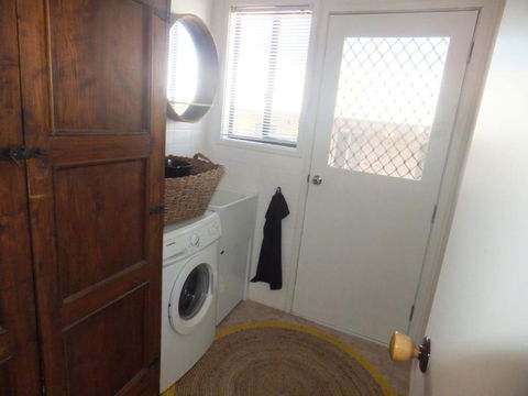 TERRIFIC On TAMARA CRESCENT - Accommodation Sydney 5