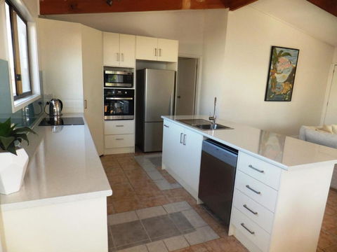 TERRIFIC On TAMARA CRESCENT - Accommodation Sydney 6