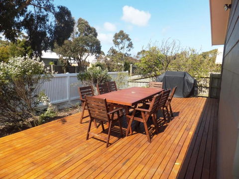 TERRIFIC On TAMARA CRESCENT - Accommodation Sydney 4