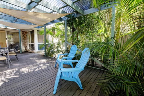 FRANGIPANI BEACH HOUSE PET FRIENDLY 22 Belbourie Cres Boomerang Beach - Sydney 4u 5