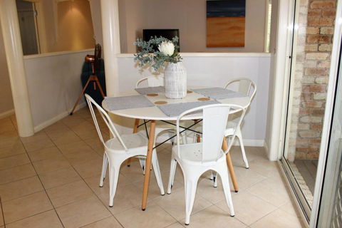 FRANGIPANI BEACH HOUSE PET FRIENDLY 22 Belbourie Cres Boomerang Beach - Sydney 4u 3