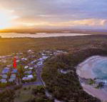 Angourie Blue 7 stroll to surfing beaches. - Sydney 4u