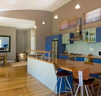 Chriscross Retreat 9 Cross Street - Accommodation Sydney