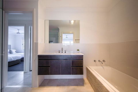 Escape At Nobbys Executive Townhouse 1 74 Pacific Drive - Accommodation Sydney 3