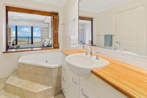 Luxury Beach Unit Dolphin Heads - Accommodation Sydney 0