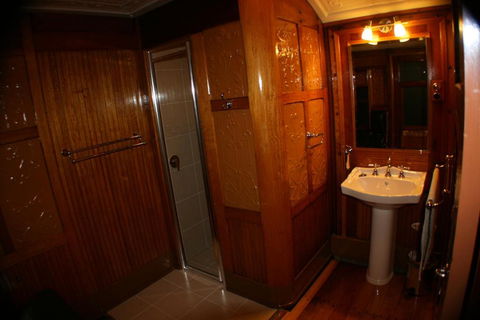 Carriages Spa Retreat - Sydney 4u 3