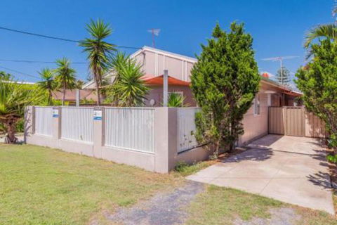 Yamba Daze Sunset Pet Friendly - Accommodation Sydney 4