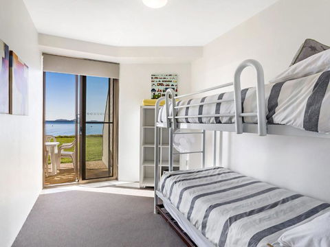 Soldiers Point Road Harbourside Unit 02 07 - Sydney 4u 5